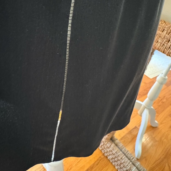 VINCE Silk Black Tank Top Sleeveless Shell Side Seam Accent Simple Scoop Neck - Picture 5 of 7